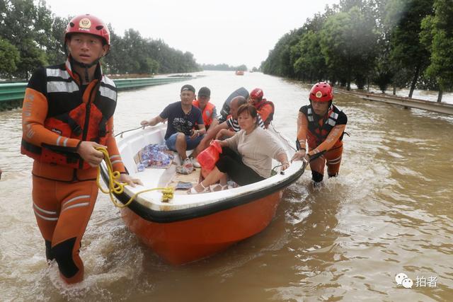 全线告急！多图直击鄱阳湖东西两岸决口抢险