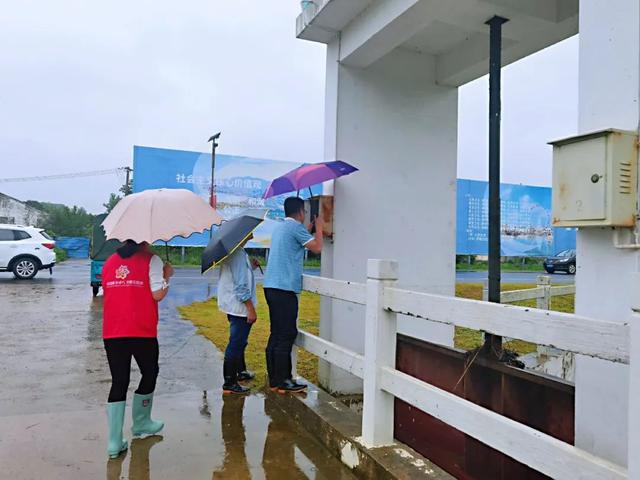 风雨无阻，日夜坚守......