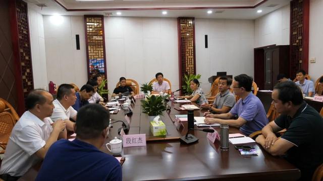 全国工商联医药业商会副秘书长李忠泽来我县考察