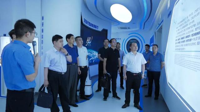 全国工商联医药业商会副秘书长李忠泽来我县考察