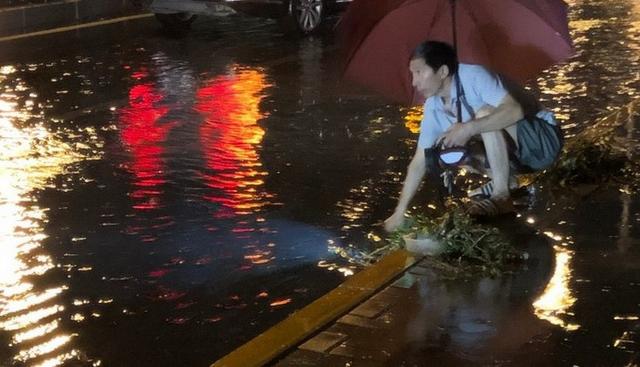 雨夜徒手清理排水口杂物，北京市民获5000元奖金