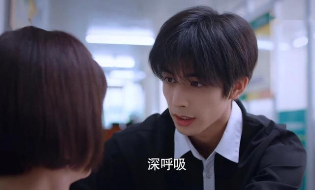谁不想要凌霄这样的哥？凌霄陪李尖尖拔牙，全力呵护温柔尽显