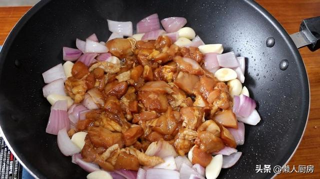 这是鸡腿的特别做法，不要焯水不用过油，味道比饭店做的都好吃