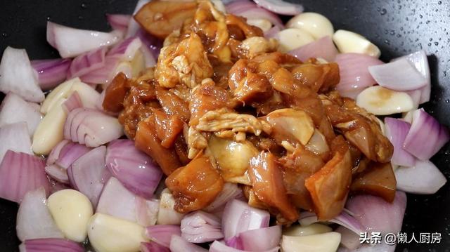 这是鸡腿的特别做法，不要焯水不用过油，味道比饭店做的都好吃