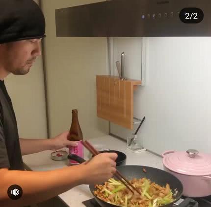 周杰伦昆凌母亲节为周妈妈亲自下厨，孝心满满，三人同框画面温馨