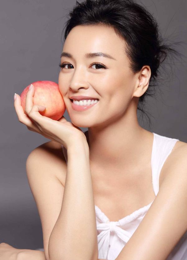 张庭忌讳别人说她小三,小明星后台说闲话,被