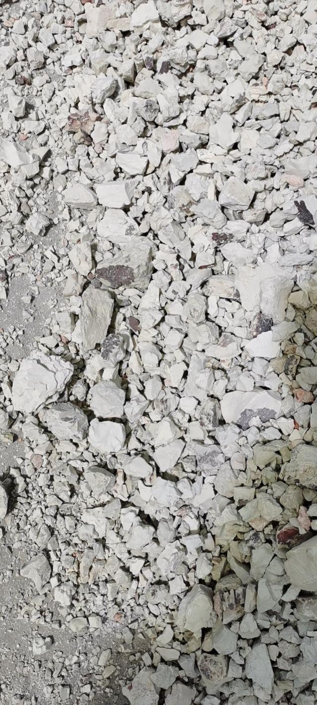 铝矾土多少钱一吨(2019铝矿石多少钱一吨)