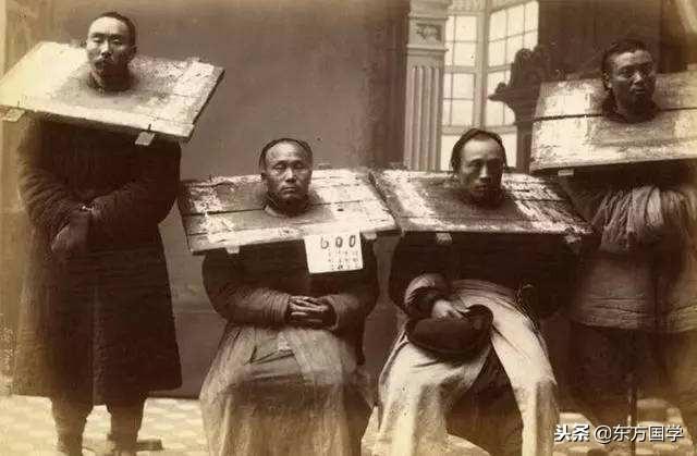 桎梏,中国古代的刑具,在足曰桎,在手曰梏,类似于现代的手铐,脚镣.引申