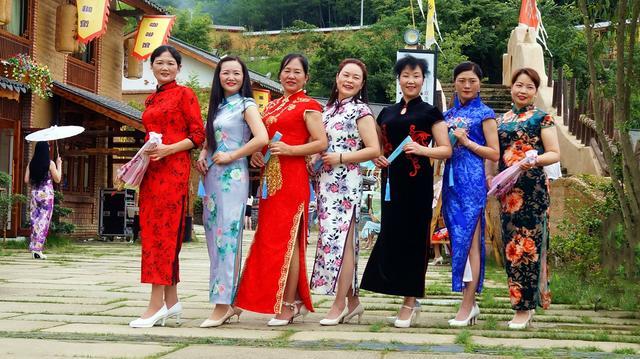 旗袍真的不是国服！一个字、三张图，让你看懂旗袍的前世今生