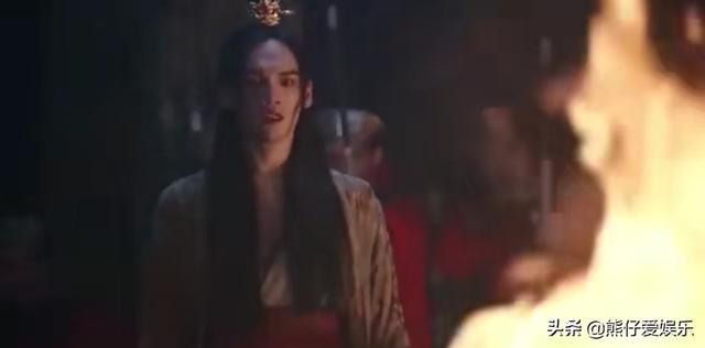 王和王后不和，双双爱上宫中乐师？这三人组演