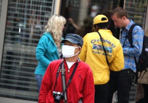 美国死亡人数突破9万，特朗普再出奇招，或动用政治手段控制数据