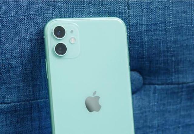 网购和实体店买手机有啥区别？手机店老板告诉答案，差距一目了然