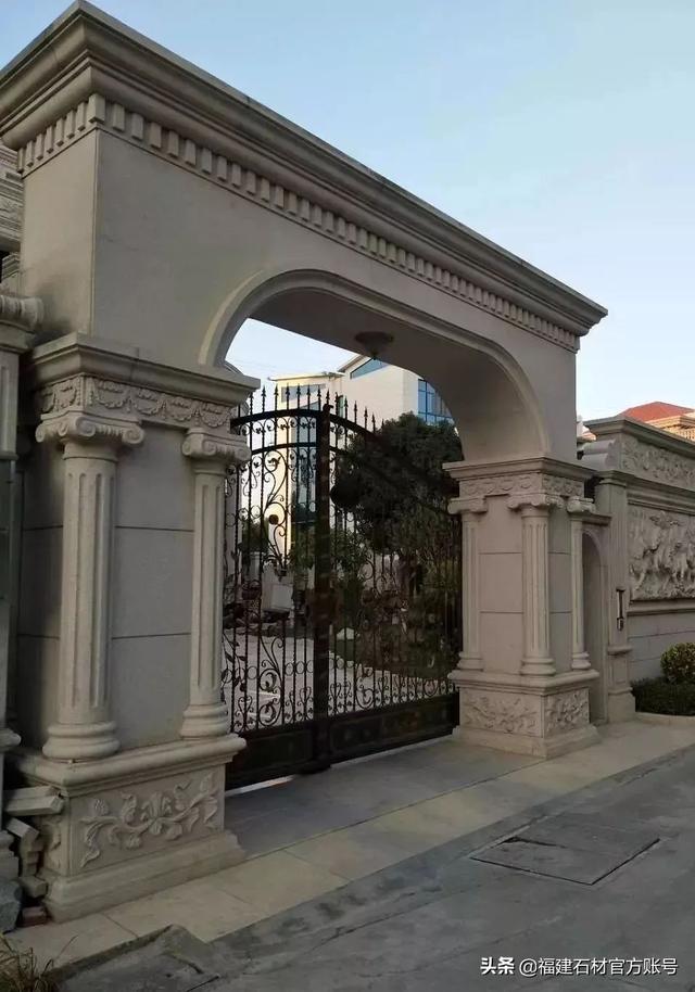 别墅豪不豪,看下大门就知道了