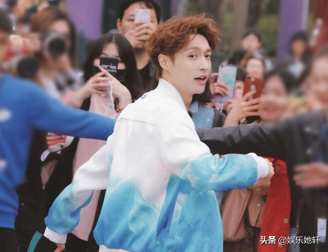 迪丽热巴终于放开了！《极挑6》大方调侃张艺兴，小绵羊有点害羞