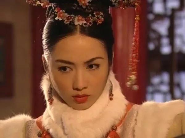 48歲黎姿曬健身照，身材姣好迷人，網友：自律的人，楚楚動人