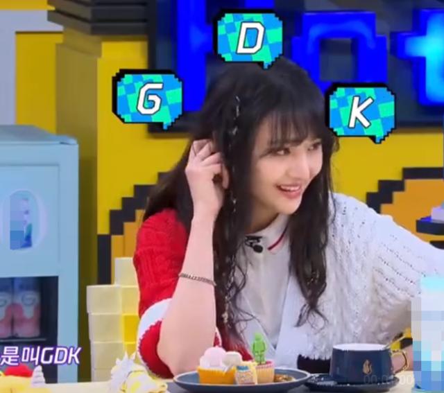 郑爽炫耀新的缩写词，态度豪横，结果却是错的