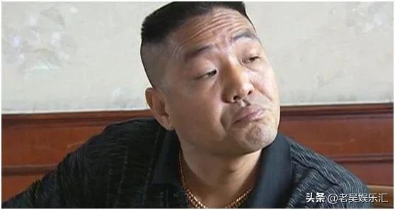 《征服》周国权现状，与爱犬游玩做网红主播，