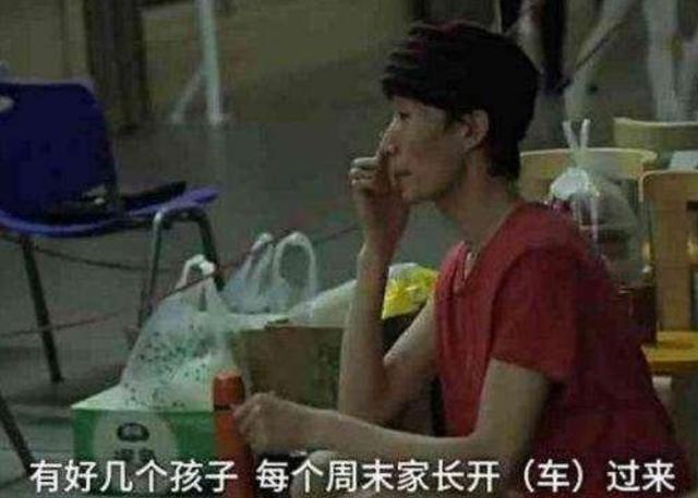 男版“杨丽萍”，近50收入百万却是“巨婴”，除了跳舞啥都不会