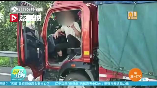 异地相遇老乡买酒解乏 俩货车司机酒驾被查 一人还是再犯