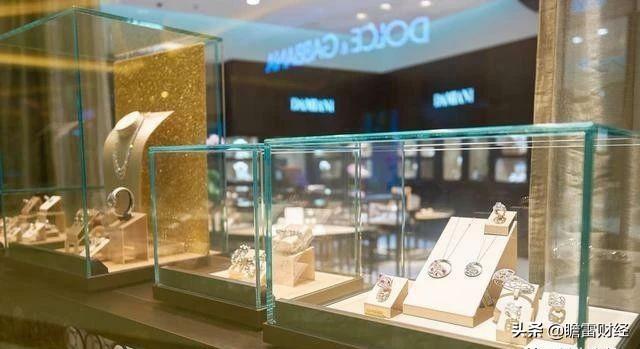 小生意赚大钱，在车站厕所里卖纸巾，不起眼的