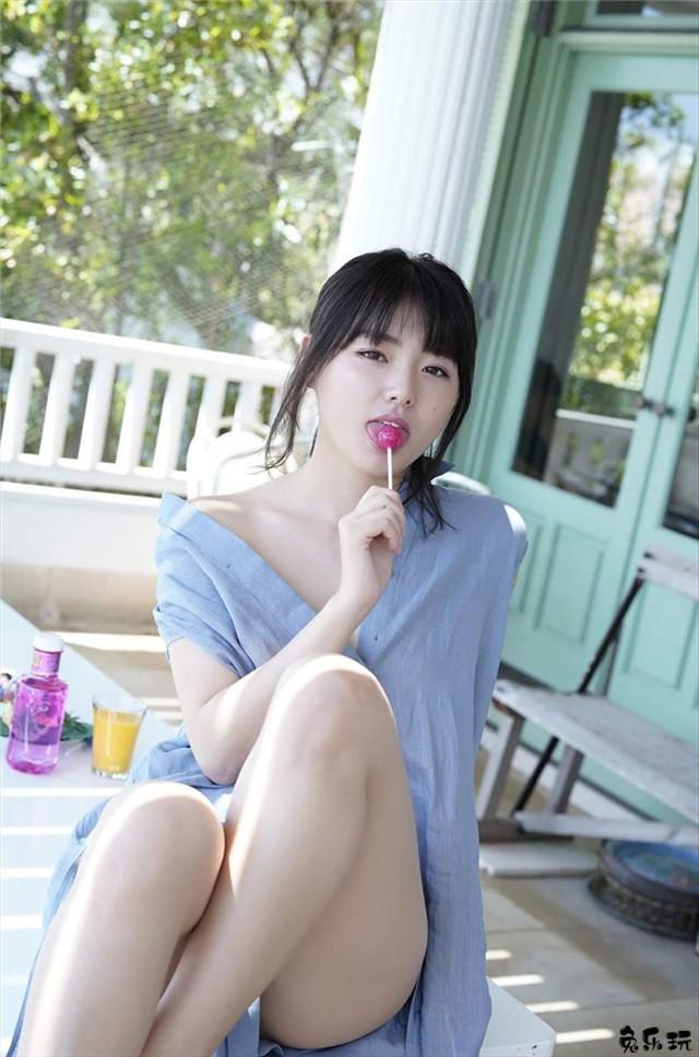 制服的魅力！日本写真界人气偶像叶月翼（叶月つばさ）可爱中却隐藏着奔放的鲜嫩娇躯！