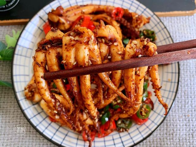 遇上此菜，我从不手软，鲜嫩无比Q弹至极，比吃烧烤还香