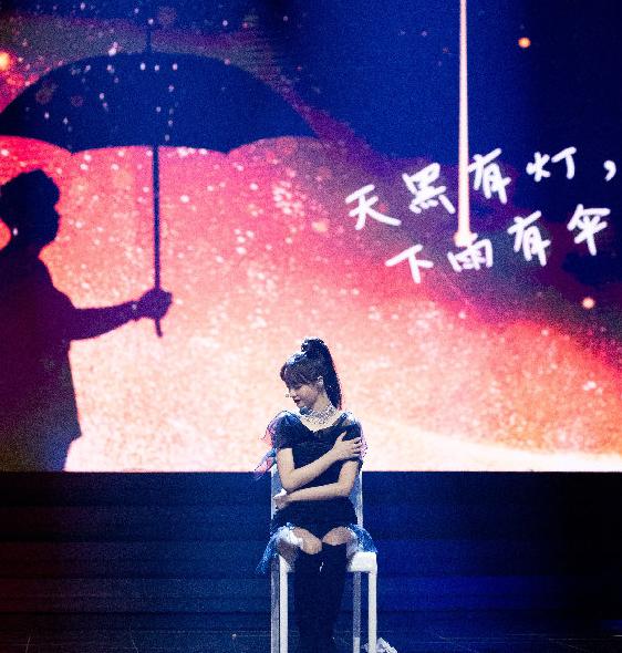 沈梦辰《乘风破浪》复活战，设计舞台安排杜海涛打伞，过分甜蜜