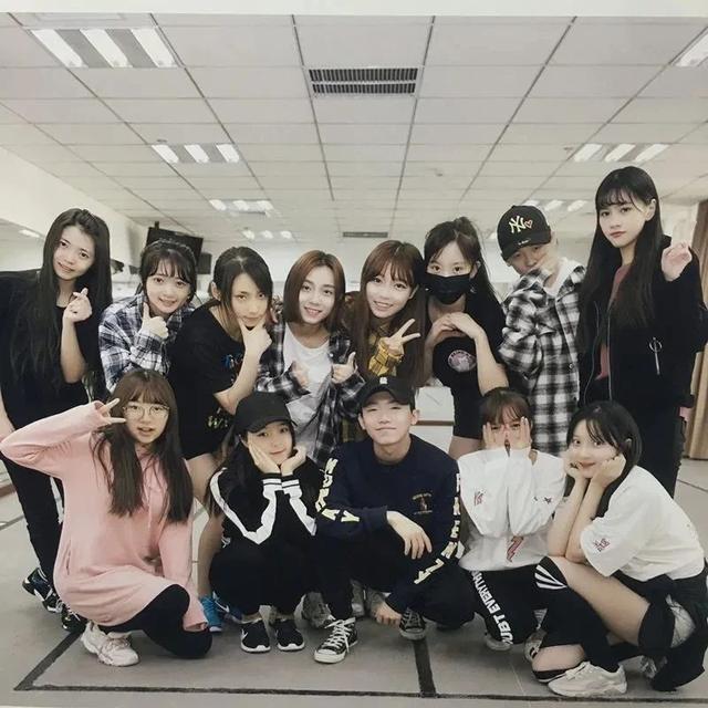 为了捧红陆柯燃，我亲自给“竞品”艺人上课