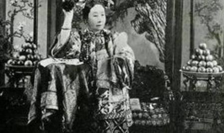 慈禧独身47年，是怎么解决情感问题的？全靠这种