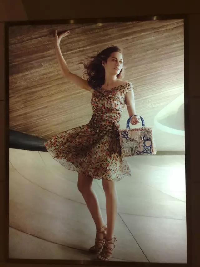 艺术与设计- DIOR迪奥这10年（2010-2020）创作的精彩橱窗陈列，值得 