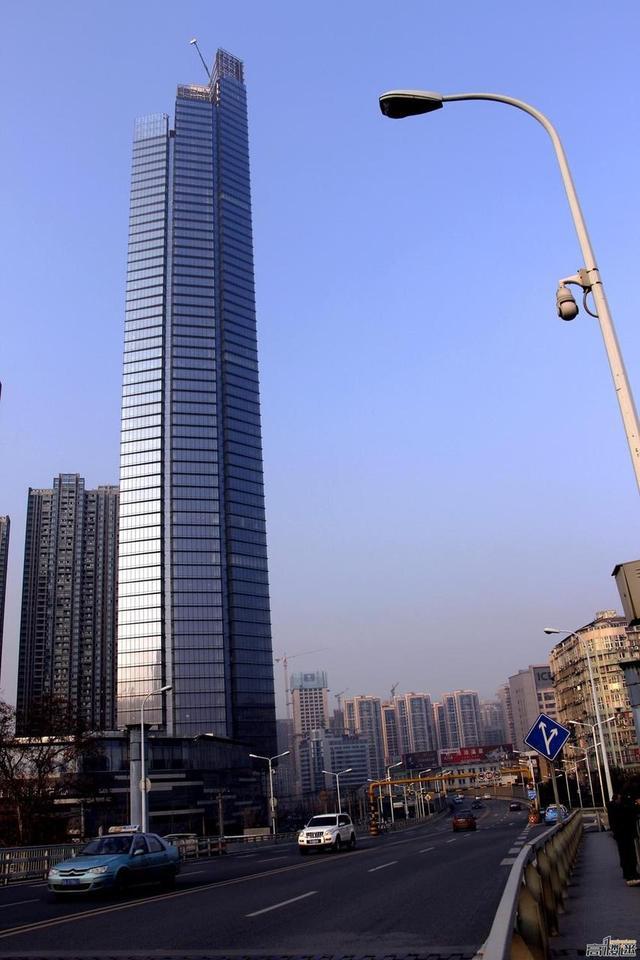 武汉越秀财富中心(68层/330米/2016年)北京国贸大厦三期(74层/330米