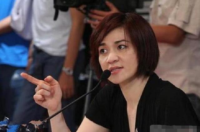 自以为红的不得了，上节目做导师疯狂耍大牌，