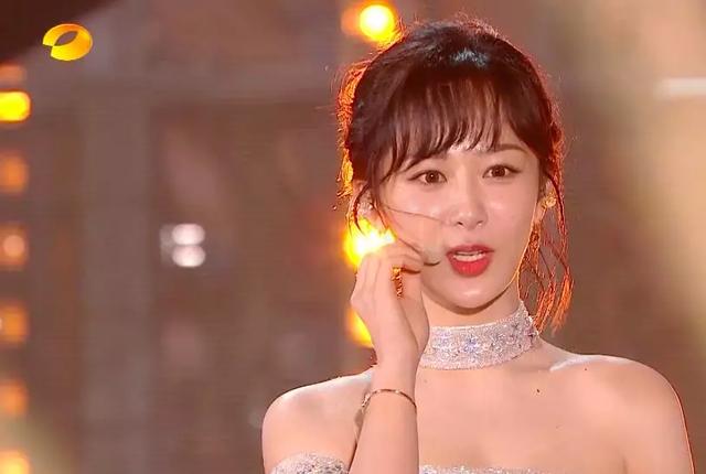 跨年晚会亮点很多，但杨幂版《野狼disco》是真辣眼…
