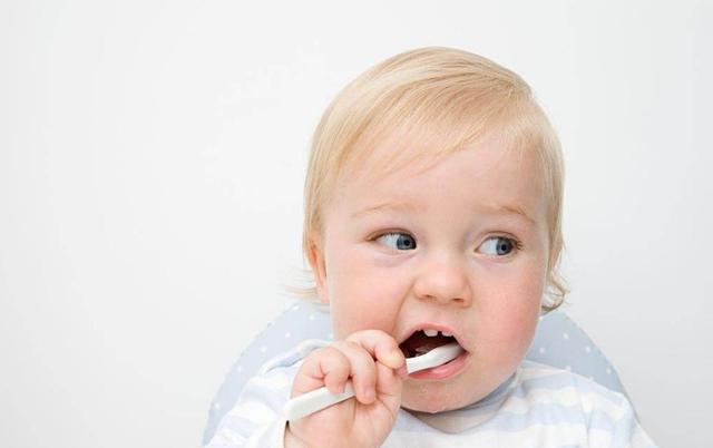 你家孩子真的会刷牙吗？家长不要在对孩子刷牙"不管不顾"