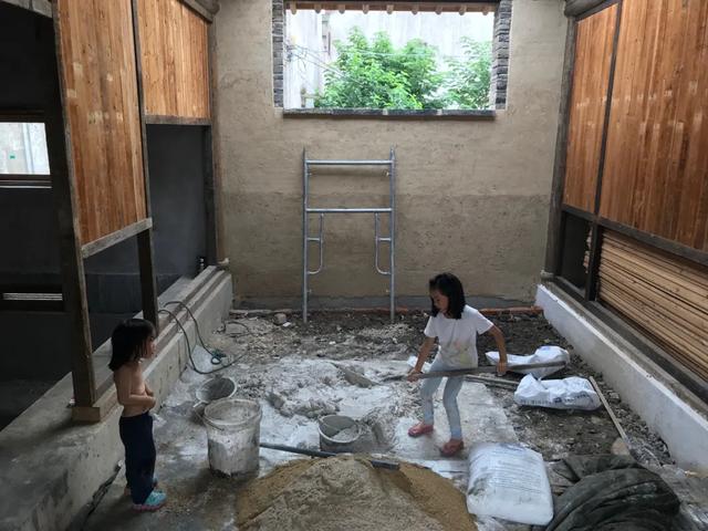 夫妻抵押掉上海独栋洋房，借1300万到乡下造房：我自在了