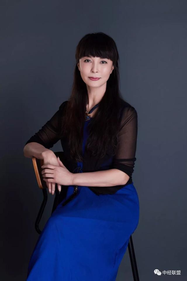 中国房地产杰出人物志|卢娅民:研精思覃 触摸万象境界