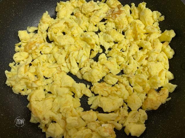 这早餐营养健康，不揉面不发面，煎一煎比包子香，两天不吃准馋