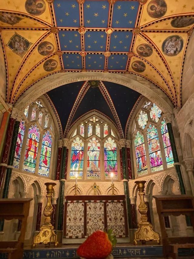 酒窖,以英格兰科夫城堡的育婴室为原型的阁楼,门厅,里面有土耳其风