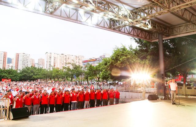 成都龙泉驿区：旗帜鲜明表扬先进，同心聚力共