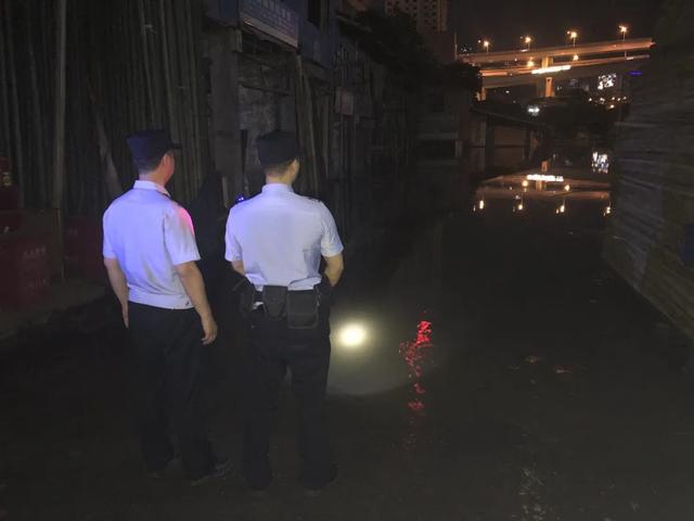 重庆|渝中警讯丨长江第4号洪水来袭，渝中公安快速出击防汛