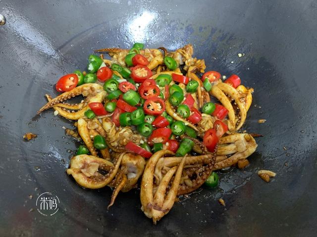 遇上此菜，我从不手软，鲜嫩无比Q弹至极，比吃烧烤还香