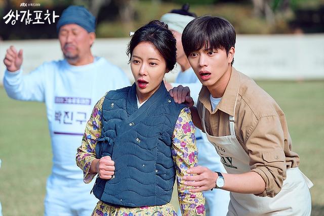 必看口碑好剧双甲路边摊剧情反转笑中有泪