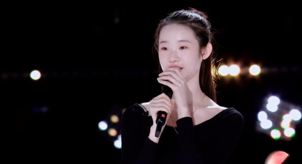 张艺凡被黄子韬问"你怕我吗"，把她再次惹哭，这次终于不敢了