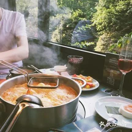 成都东大街这条人气爆棚的美食街！排队几个小时也不忍错过？