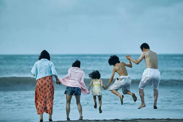 电影《小偷家族》：烟火始于屋檐下，我们彼此就是最亲的人