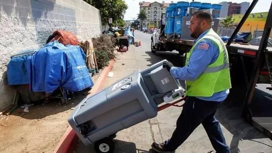 美国死亡人数突破9万，特朗普再出奇招，或动用政治手段控制数据