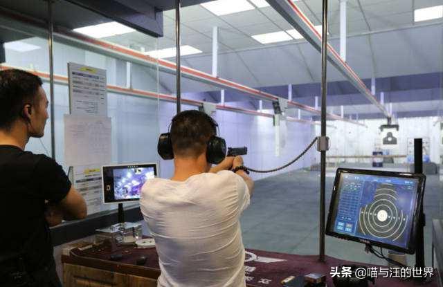 �й�����ǹ��������У�ÿ���˶���ȥ����Ҫ����2������