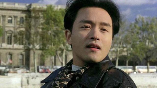 公交车小哥撞脸张国荣，网友：简直一模一样。