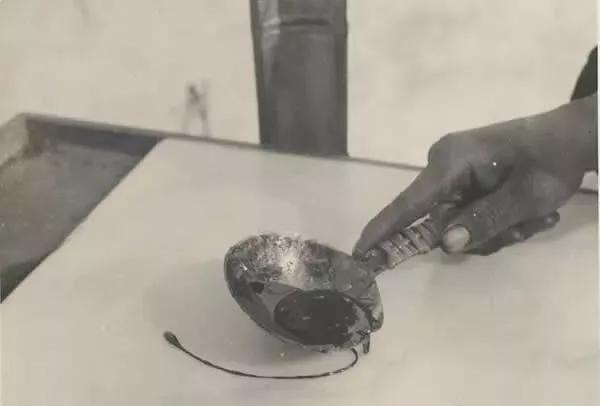百年前走街串巷谋生的小贩,吸引顾客有绝招(组图) 百年前走街串巷谋生的小贩,吸引顾客有绝招(组图)