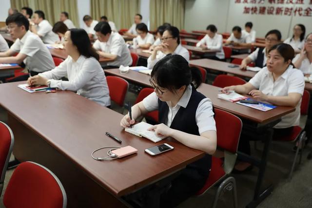 “司法服务‘治未病’ 金融风险早预防”，无锡中院民法典宣讲进银行